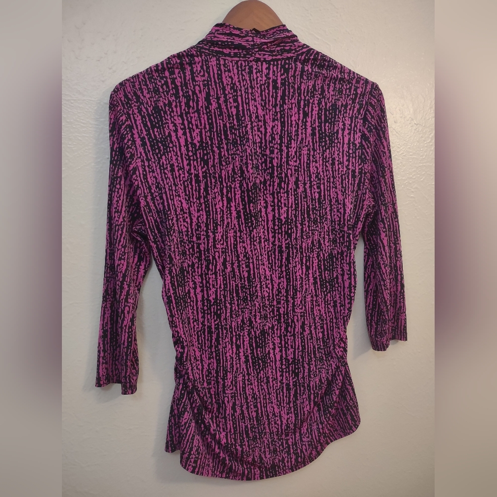 Vince Camuto Fuchsia Black Abstract Ruched Sides Stretch V-Neck 3/4 Sleeve Top - Picture 11 of 13